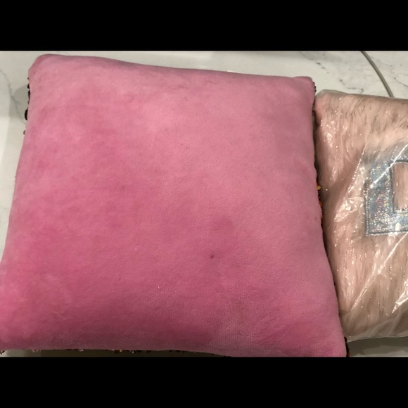 Pillows - Picture 13 of 16